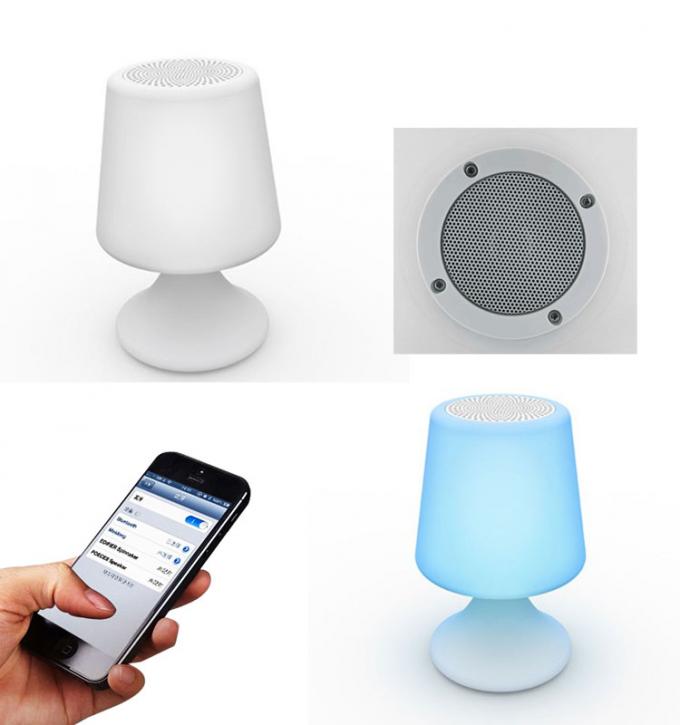 El tipo de la lámpara de mesa llevó la caja blanca del Presidente de Bluetooth con teledirigido